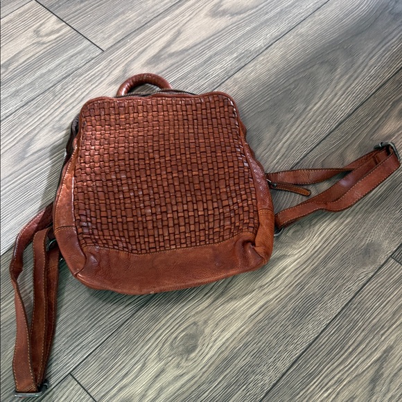Vilenca Holland Chic Woven Leather Backpack or tote - Picture 3 of 11